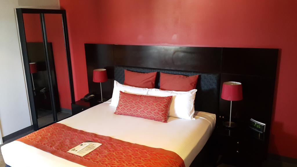 Leichhardt Hotel Рокхемптън Екстериор снимка