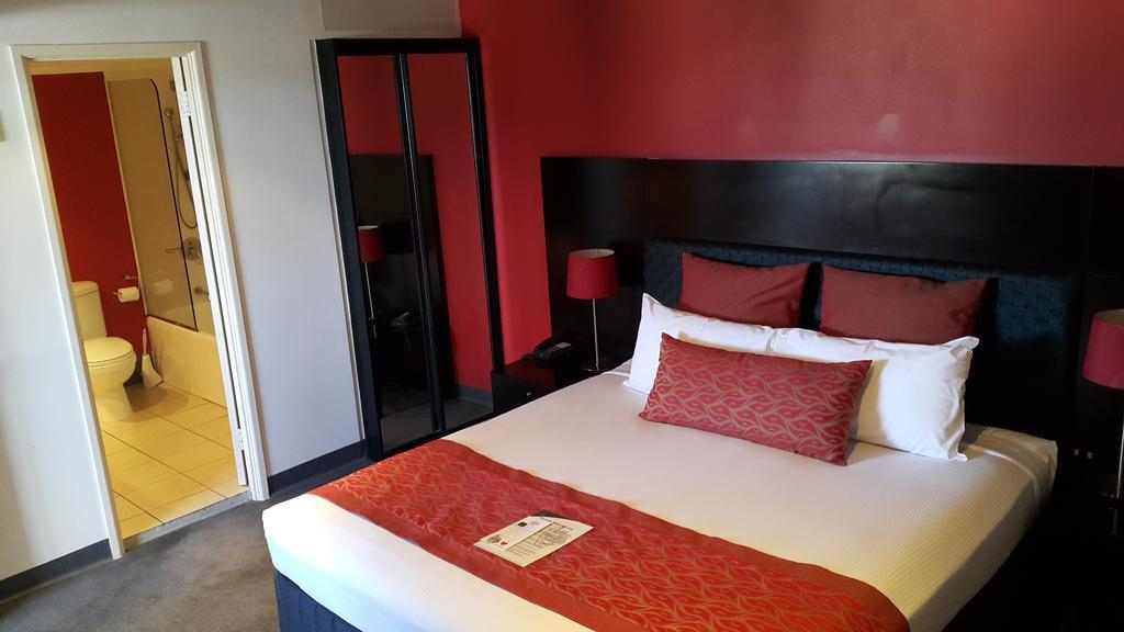 Leichhardt Hotel Рокхемптън Екстериор снимка
