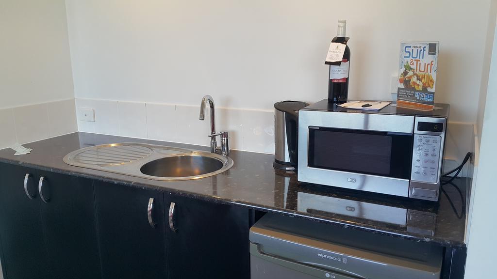 Leichhardt Hotel Рокхемптън Екстериор снимка