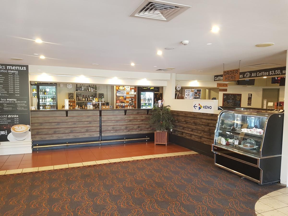 Leichhardt Hotel Рокхемптън Екстериор снимка