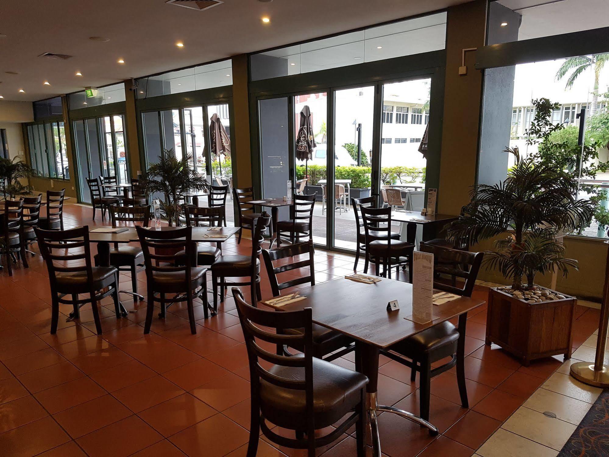 Leichhardt Hotel Рокхемптън Екстериор снимка