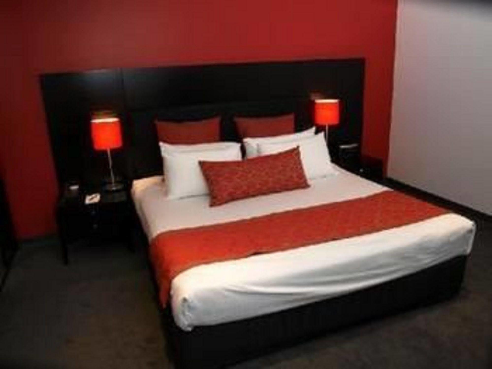 Leichhardt Hotel Рокхемптън Екстериор снимка