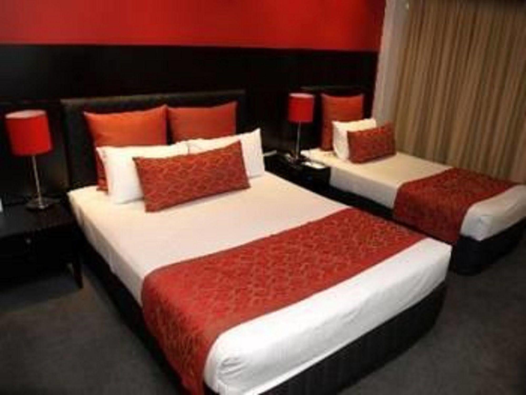 Leichhardt Hotel Рокхемптън Екстериор снимка