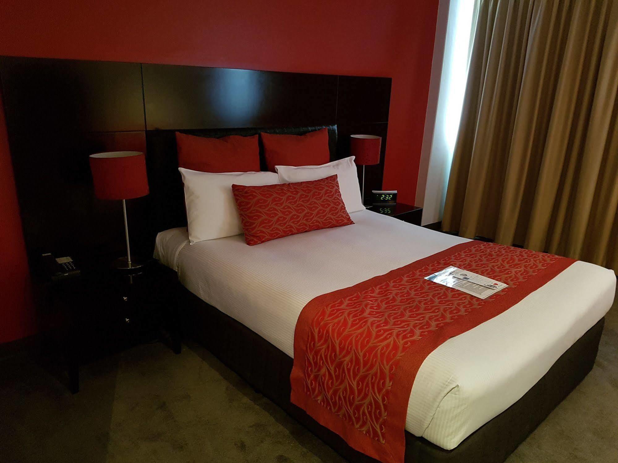 Leichhardt Hotel Рокхемптън Екстериор снимка