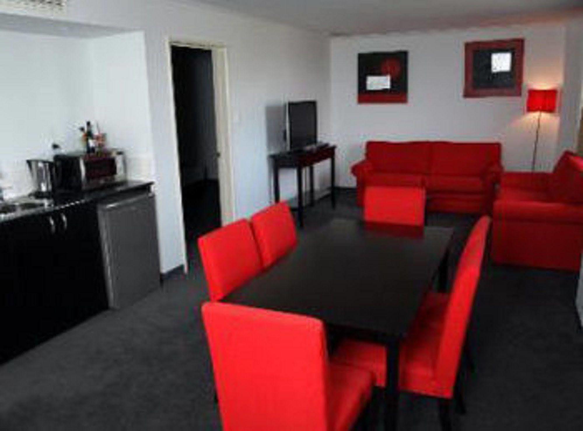 Leichhardt Hotel Рокхемптън Екстериор снимка