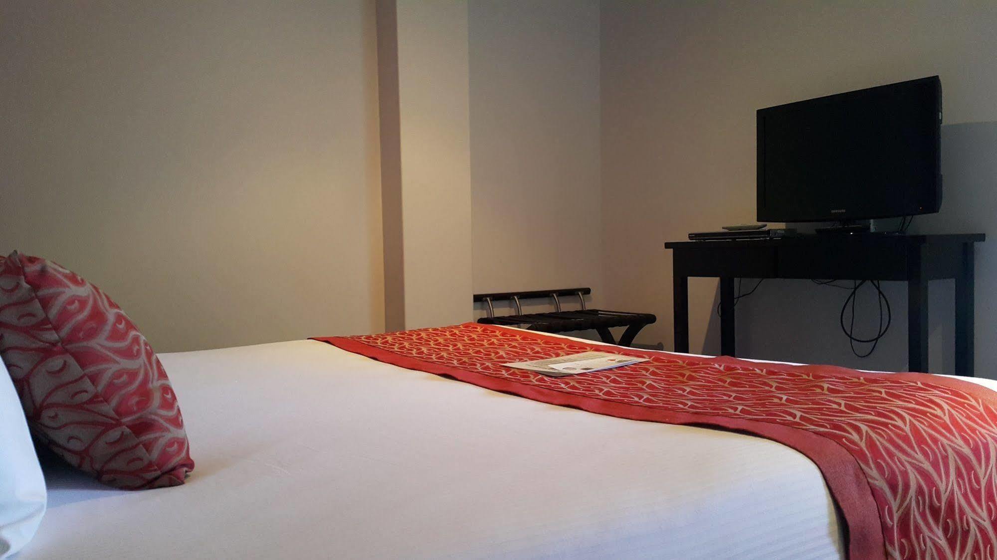 Leichhardt Hotel Рокхемптън Екстериор снимка