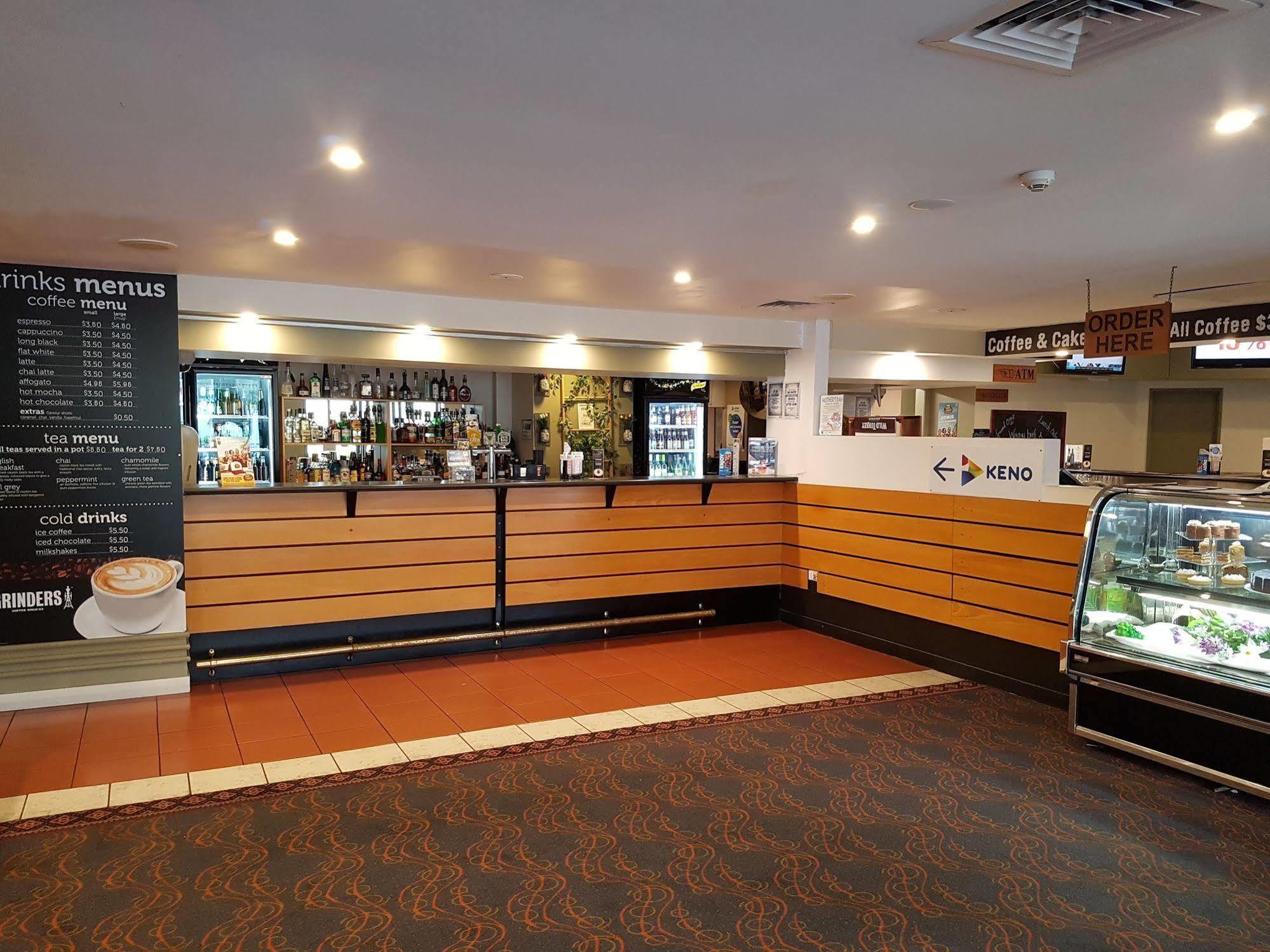 Leichhardt Hotel Рокхемптън Екстериор снимка