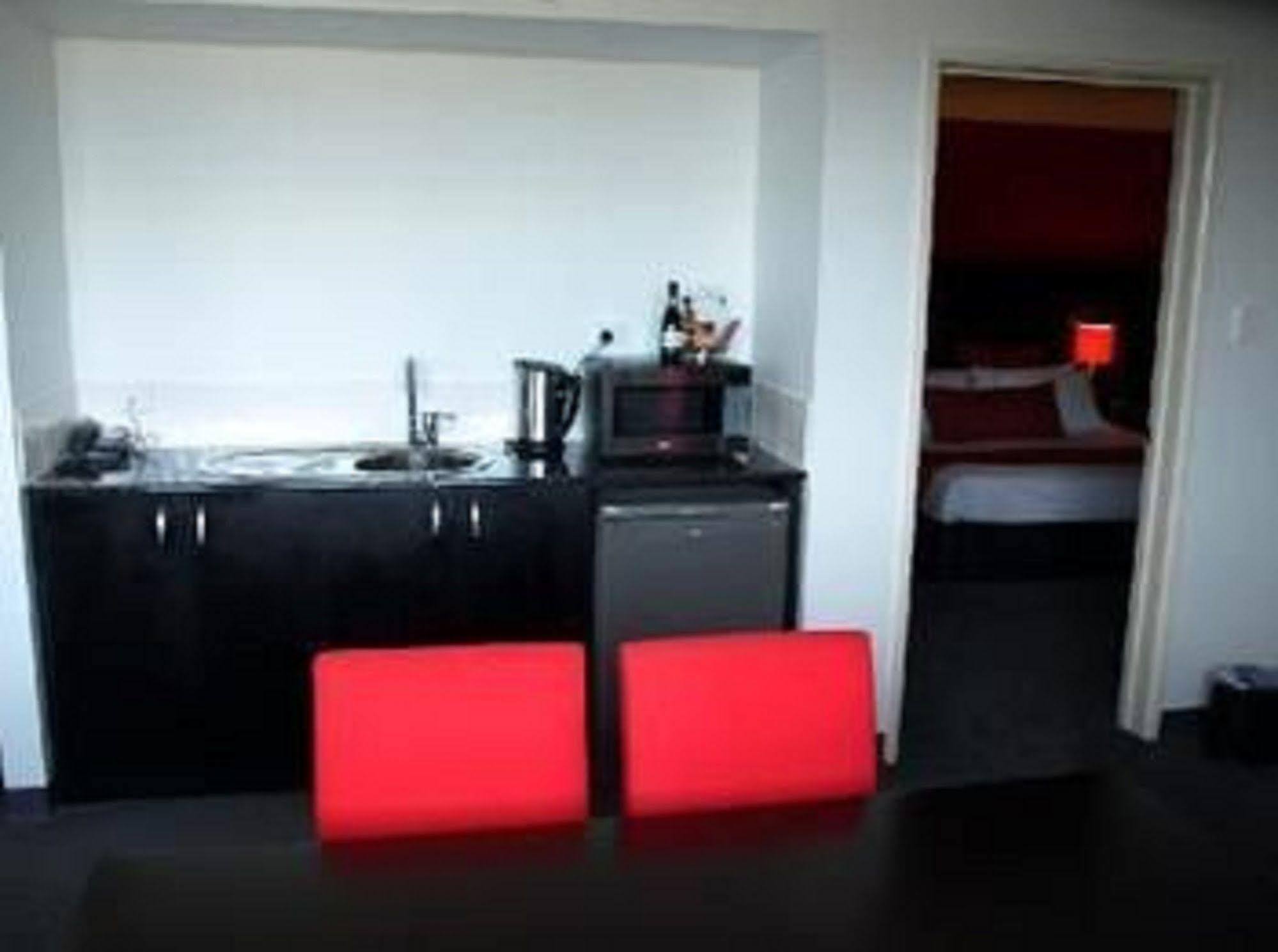 Leichhardt Hotel Рокхемптън Екстериор снимка