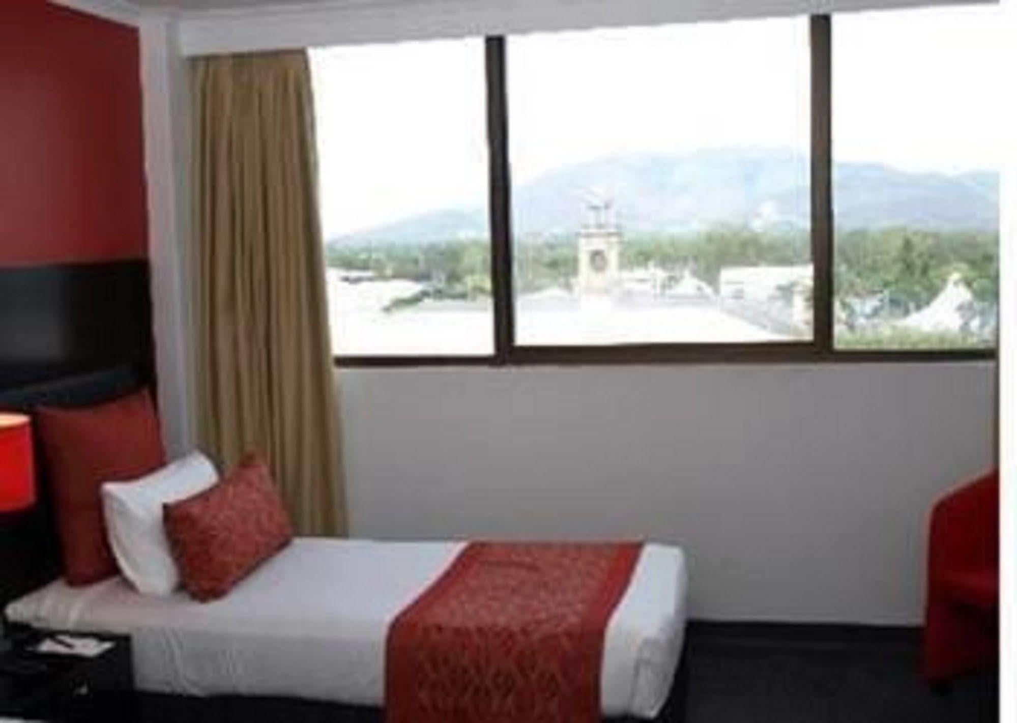 Leichhardt Hotel Рокхемптън Екстериор снимка