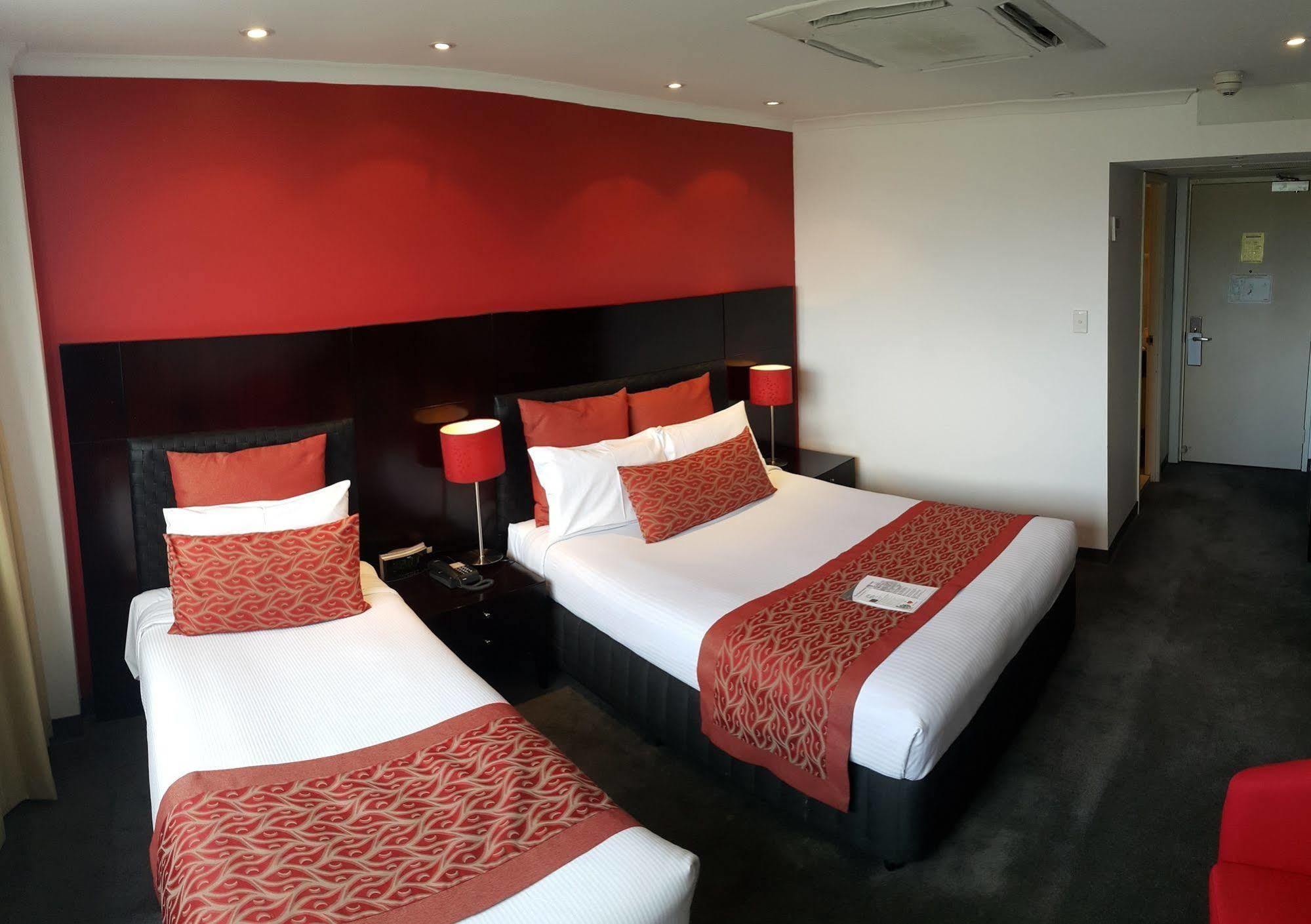 Leichhardt Hotel Рокхемптън Екстериор снимка