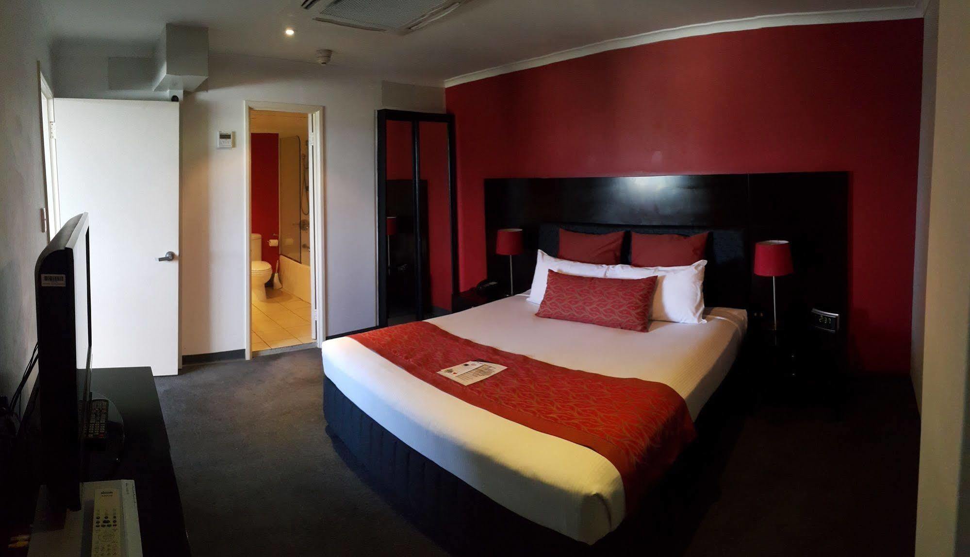 Leichhardt Hotel Рокхемптън Екстериор снимка