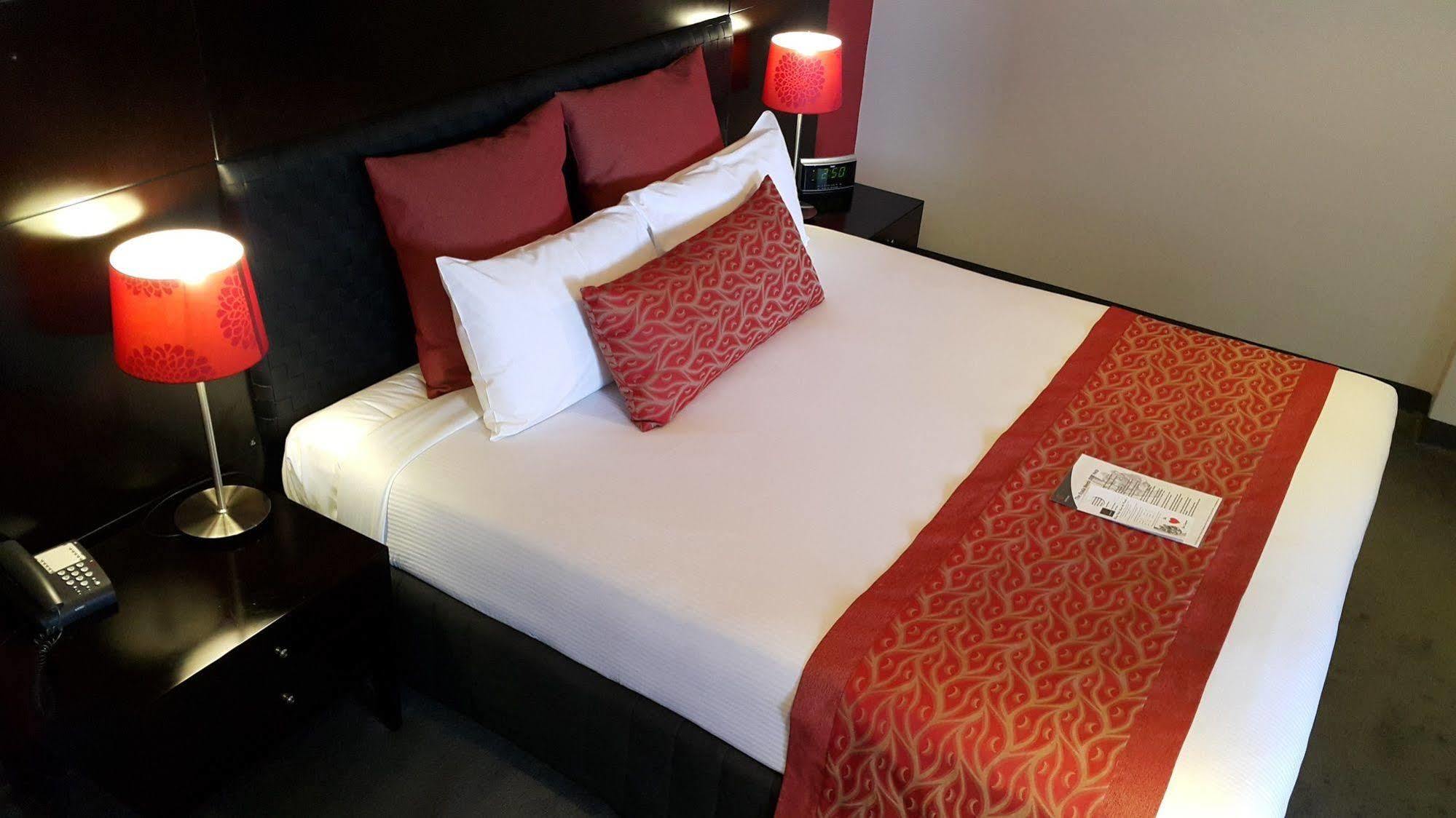 Leichhardt Hotel Рокхемптън Екстериор снимка