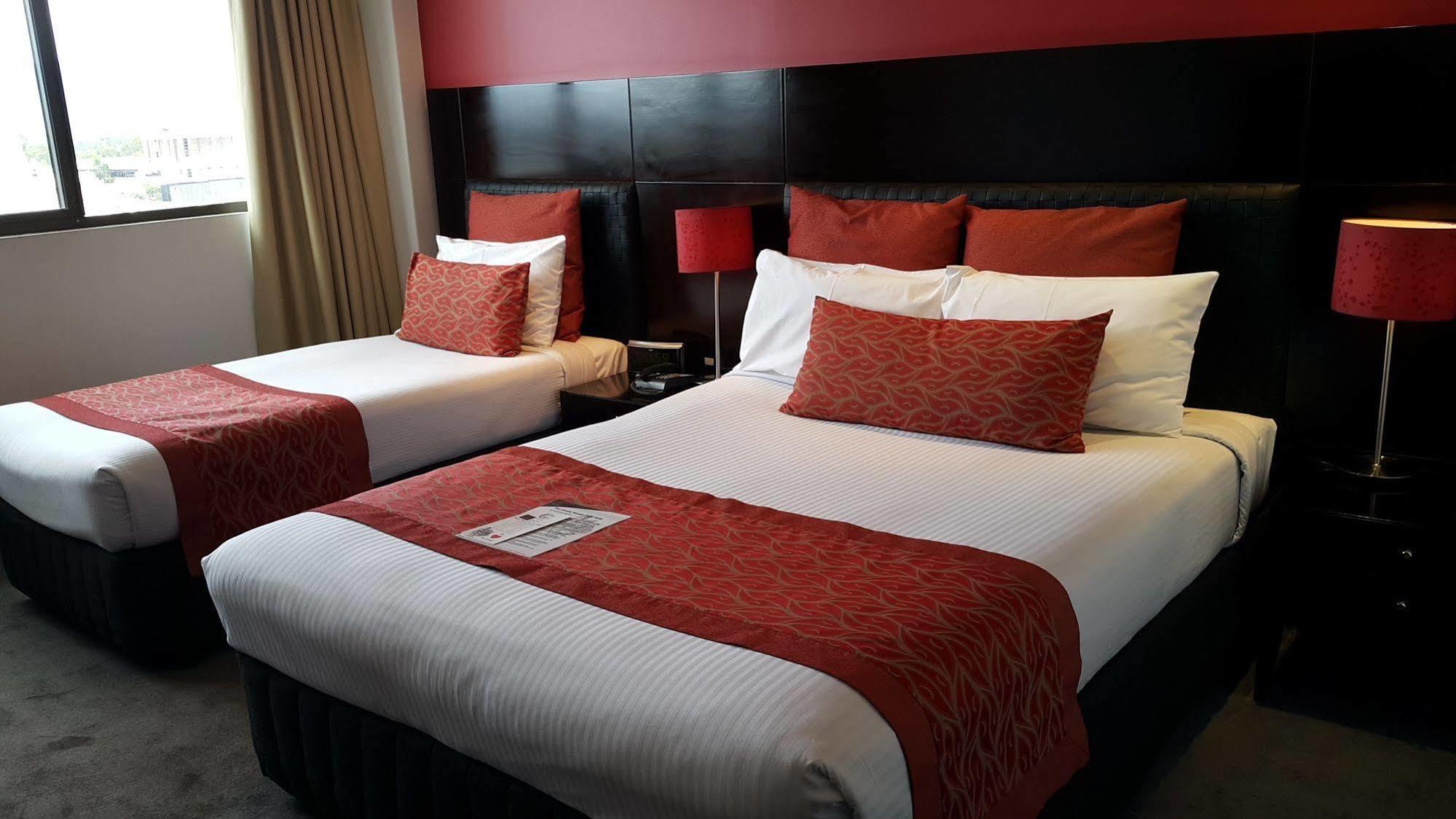 Leichhardt Hotel Рокхемптън Екстериор снимка